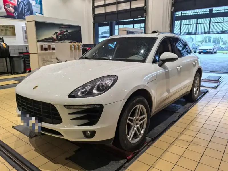 Porsche Macan, 2015