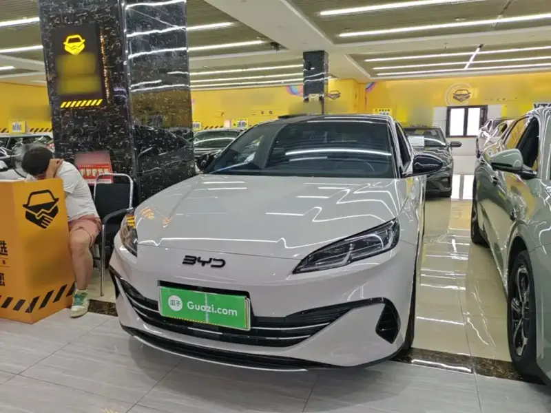 BYD 06, 2025