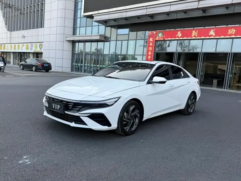 Hyundai Elantra, 2025