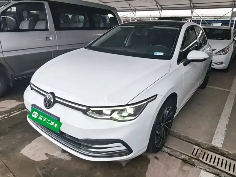 Volkswagen Golf, 2022