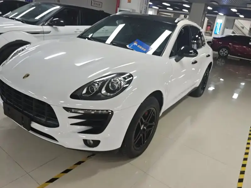 Porsche Macan, 2015