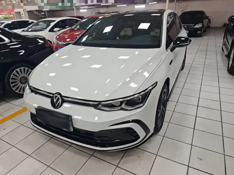 Volkswagen Golf, 2024