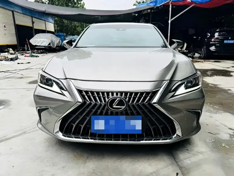 Lexus ES, 2022