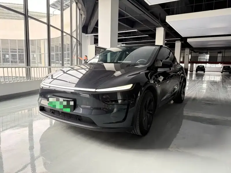 Tesla Model Y, 2025