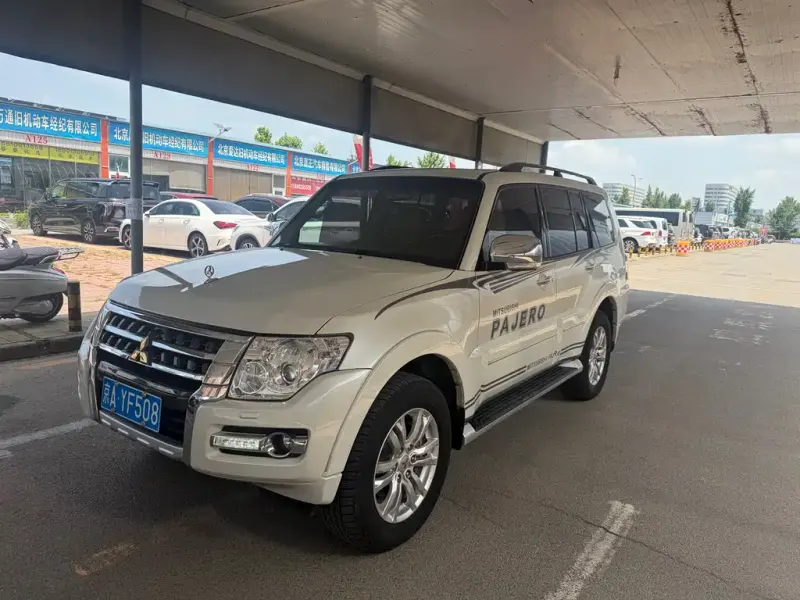 Mitsubishi Pajero (Import), 2019