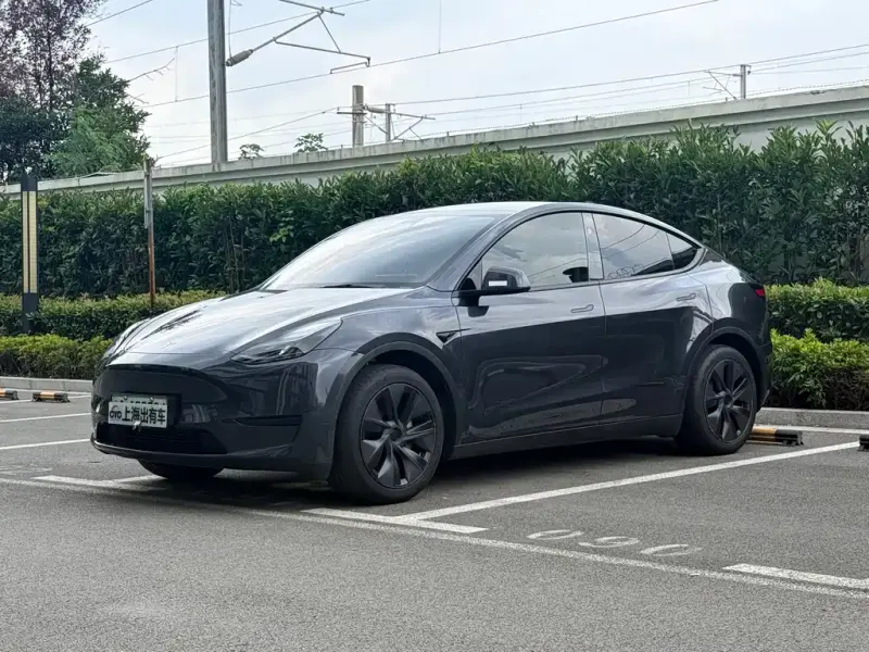 Tesla Model Y, 2024