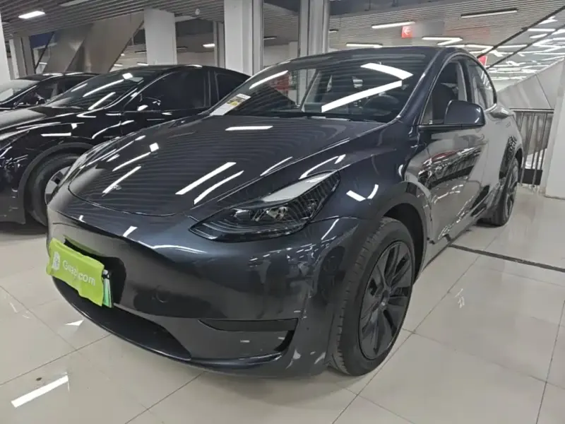 Tesla Model Y, 2024