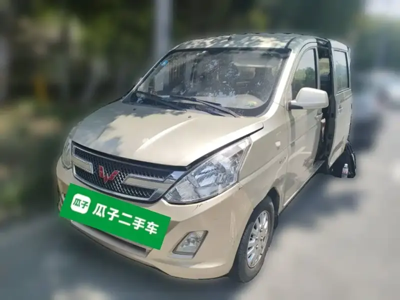 Wuling Rongguang V, 2017