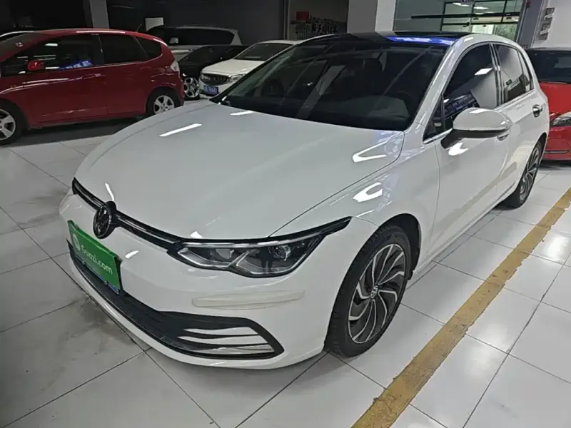 Volkswagen Golf, 2022