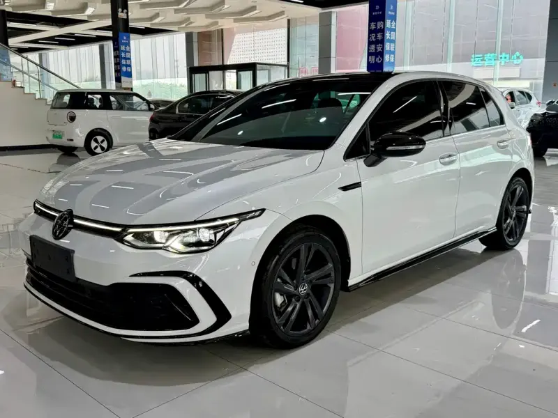 Volkswagen Golf, 2023