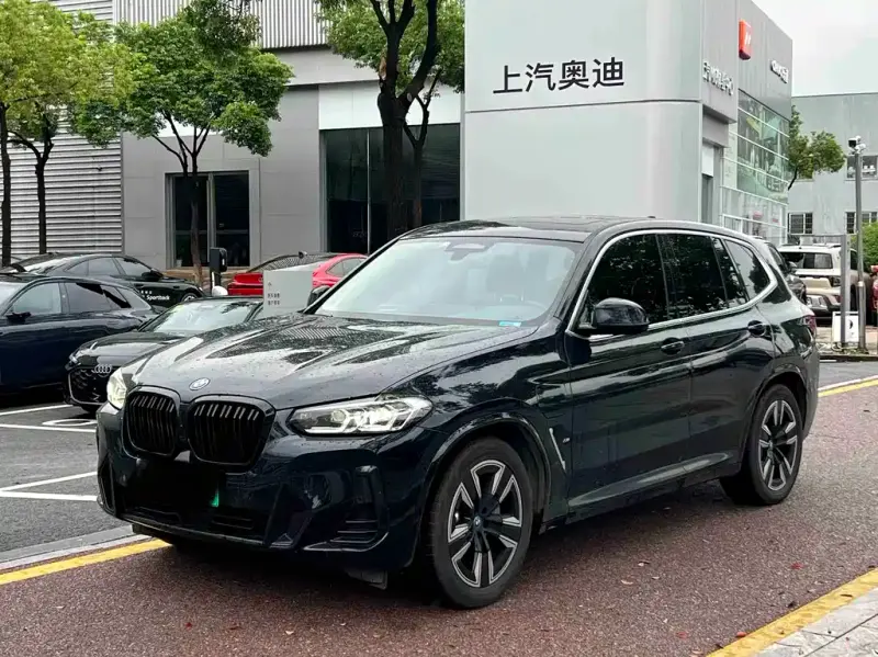 BMW iX3, 2023