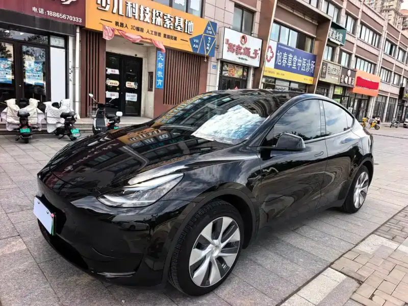 Tesla Model Y, 2023