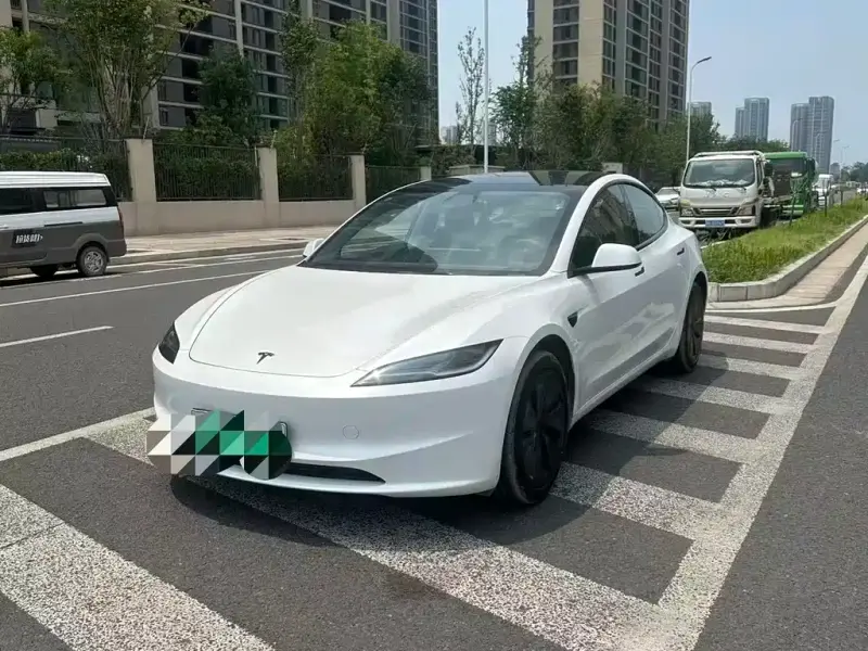 Tesla Model 3, 2025