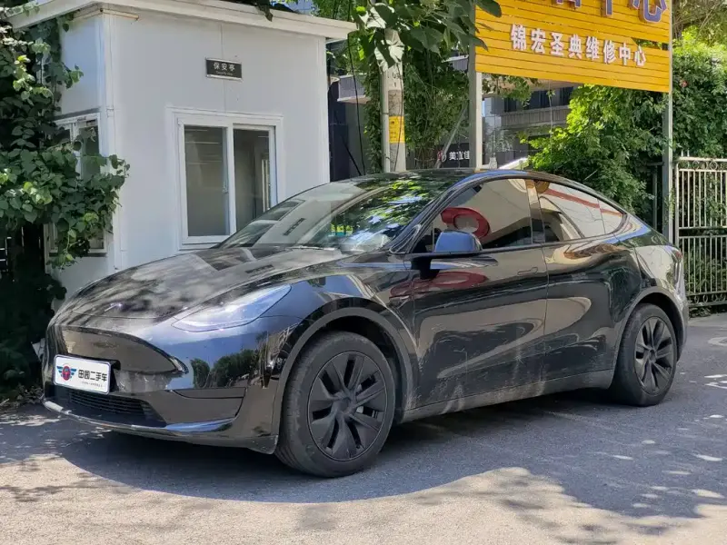 Tesla Model Y, 2023