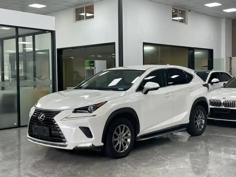 Lexus NX, 2021