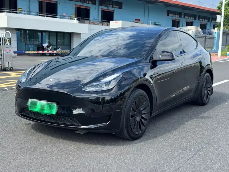 Tesla Model Y, 2024