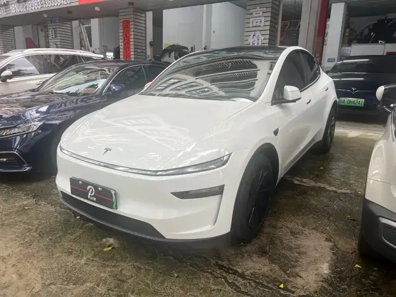 Tesla Model Y, 2026