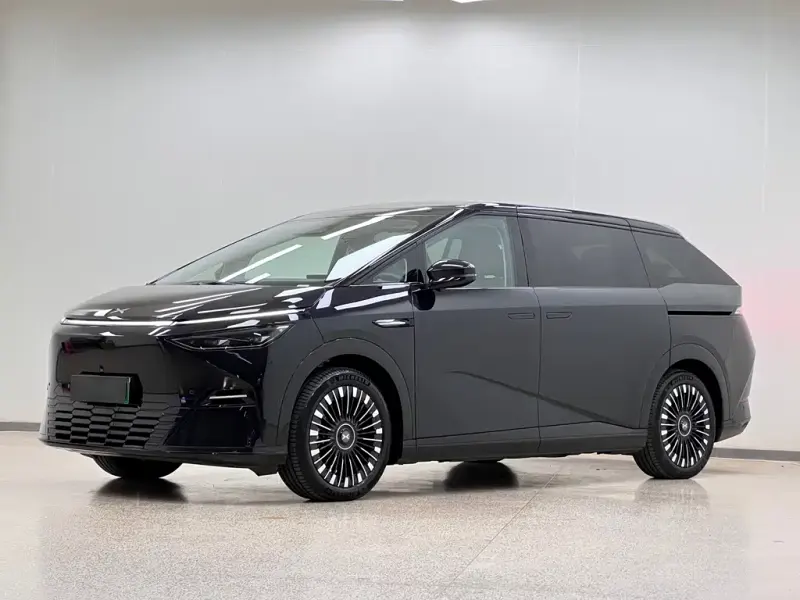 XPeng X9, 2025