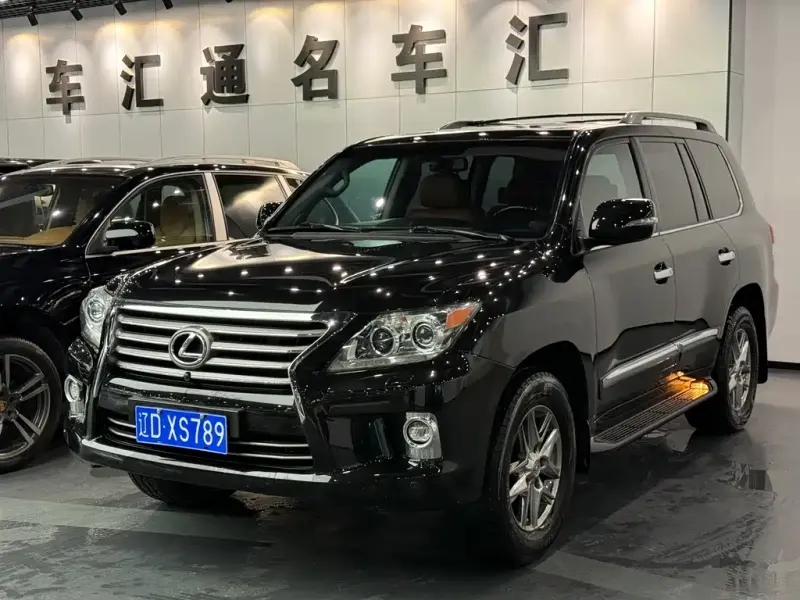 Lexus LX, 2015
