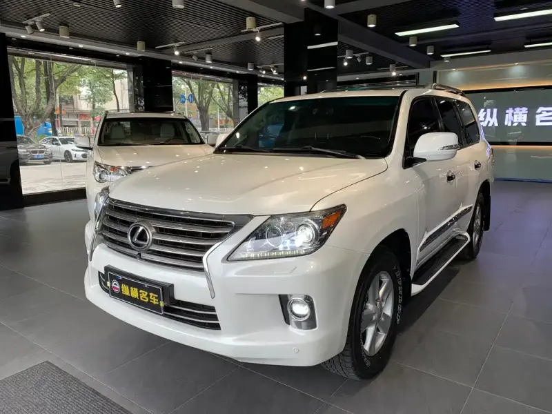 Lexus LX, 2014