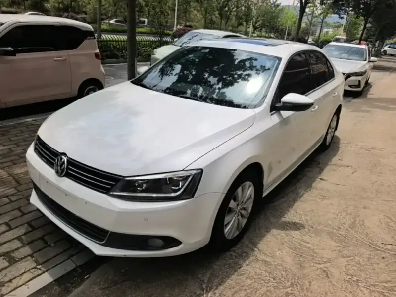 Volkswagen Sagitar, 2015