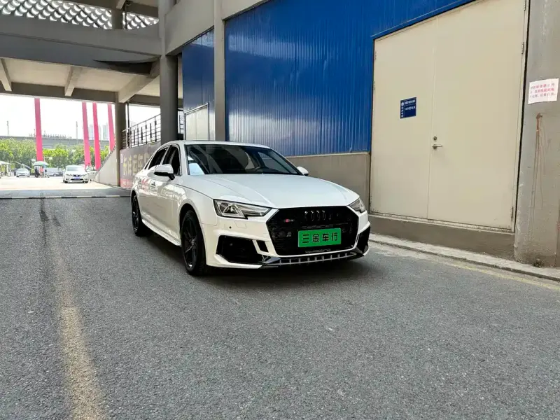 Audi A4L, 2017