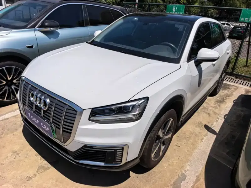 Audi Q2L e-tron, 2021