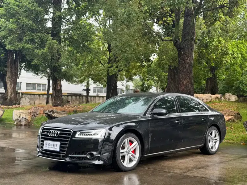 Audi A8, 2011
