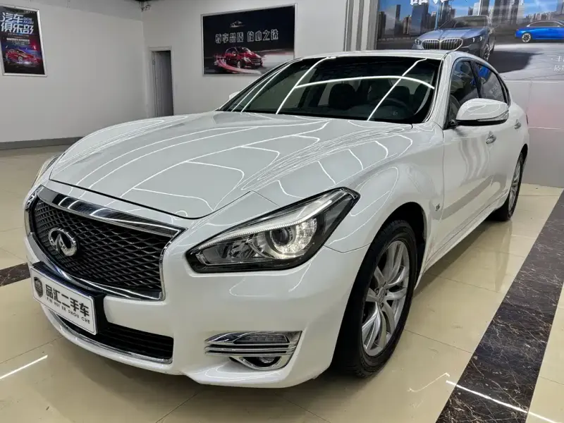 Infiniti Q70, 2016