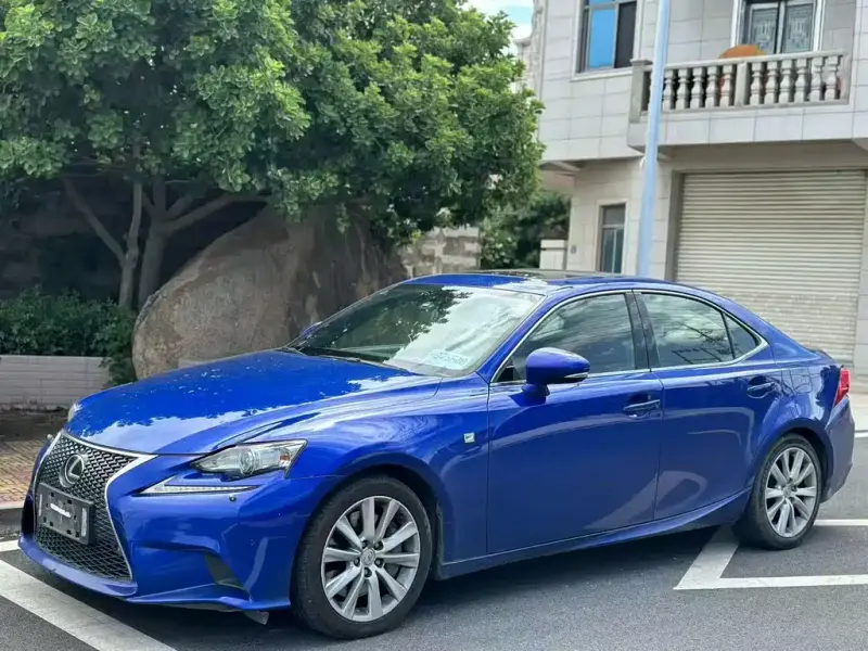 Lexus IS, 2016