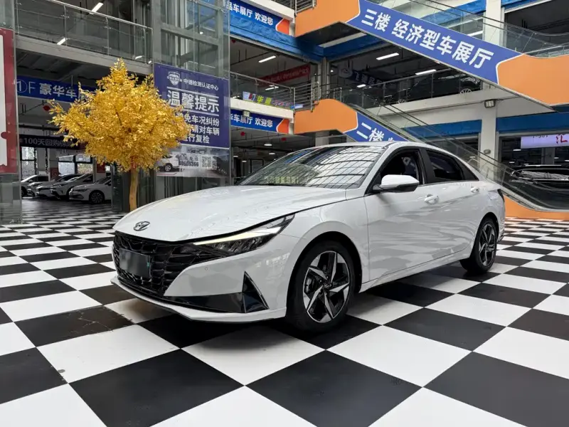 Hyundai Elantra, 2022
