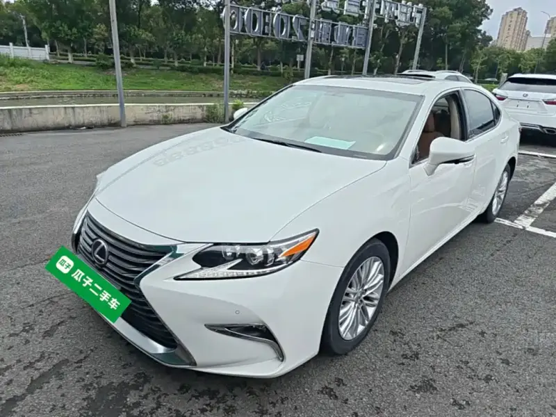 Lexus ES, 2016