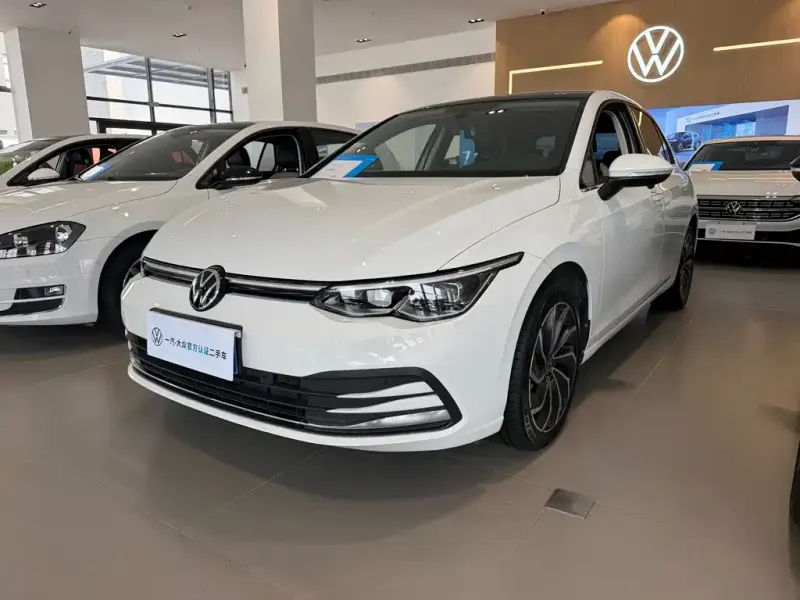 Volkswagen Golf, 2022