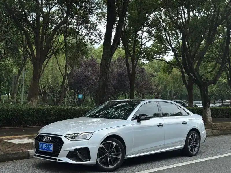 Audi A4L, 2020