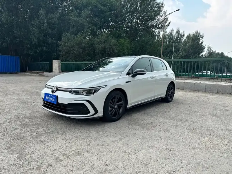 Volkswagen Golf, 2022