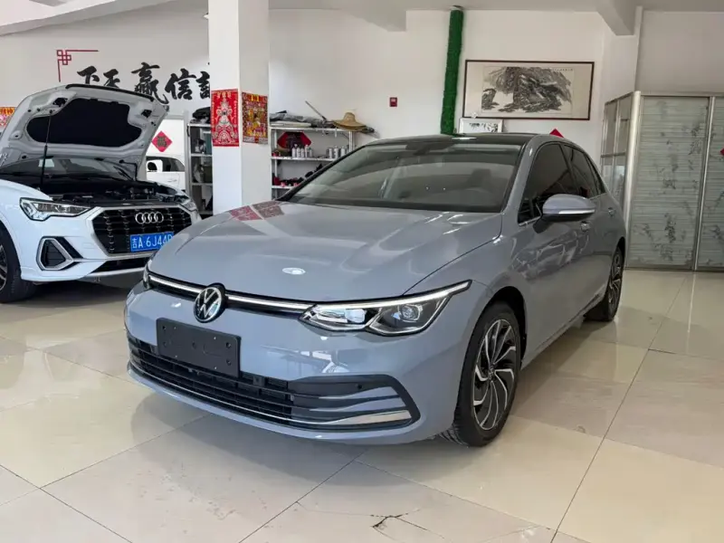 Volkswagen Golf, 2023