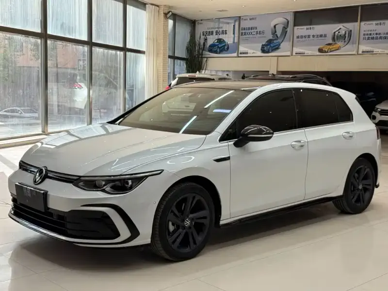 Volkswagen Golf, 2024