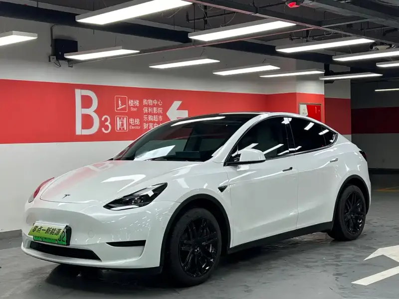 Tesla Model Y, 2022
