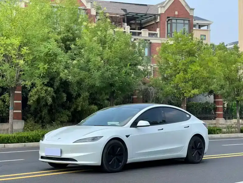 Tesla Model 3, 2025