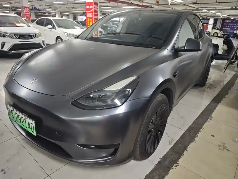Tesla Model Y, 2024