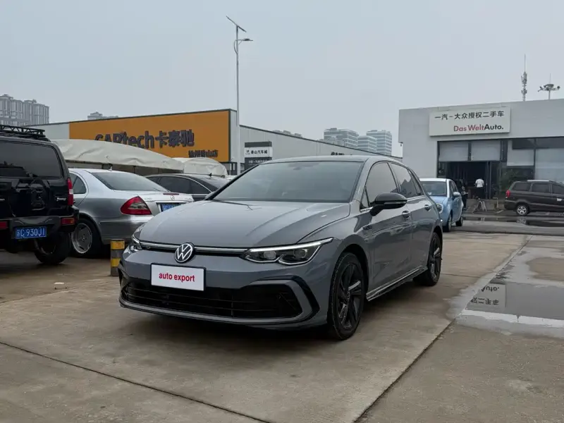 Volkswagen Golf, 2022