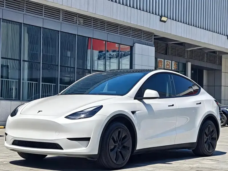 Tesla Model Y, 2024