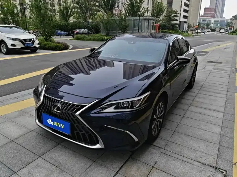 Lexus ES, 2022