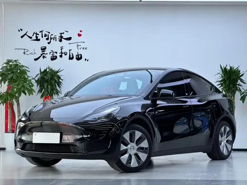 Tesla Model Y, 2023