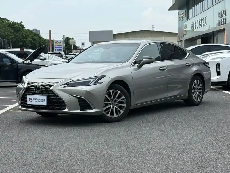 Lexus ES, 2025