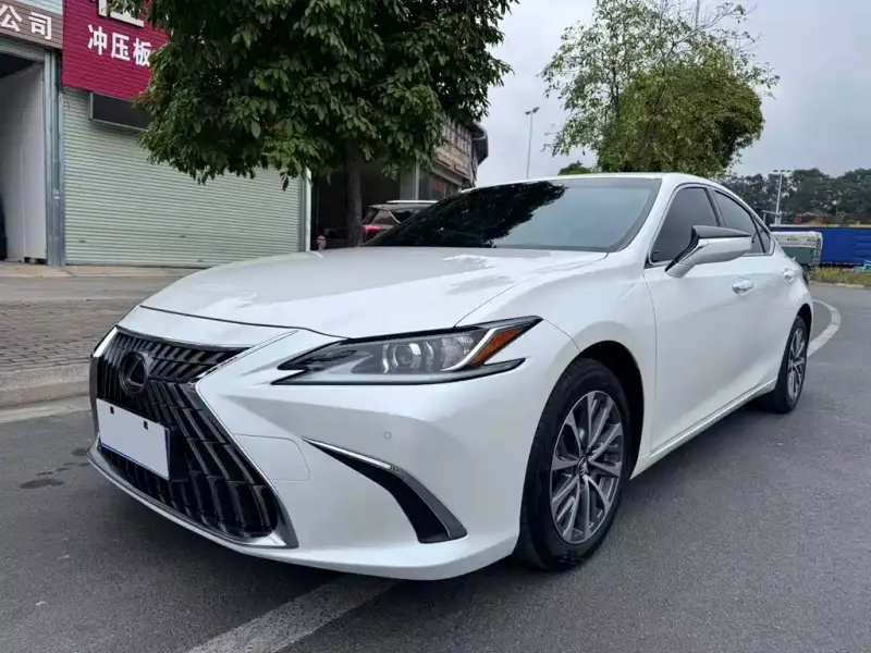 Lexus ES, 2023