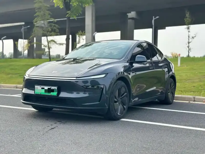 Tesla Model Y, 2025