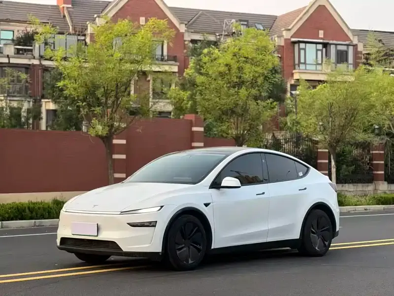Tesla Model Y, 2026