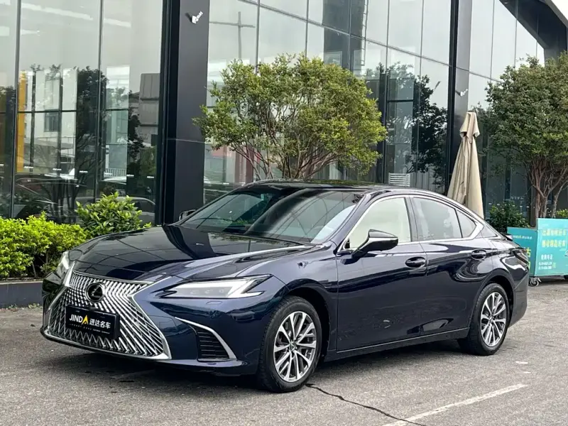Lexus ES, 2025