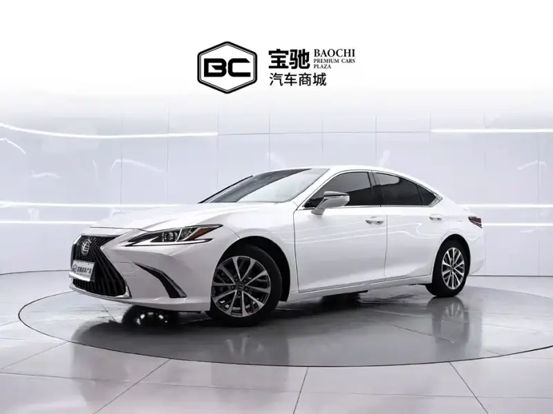Lexus ES, 2022
